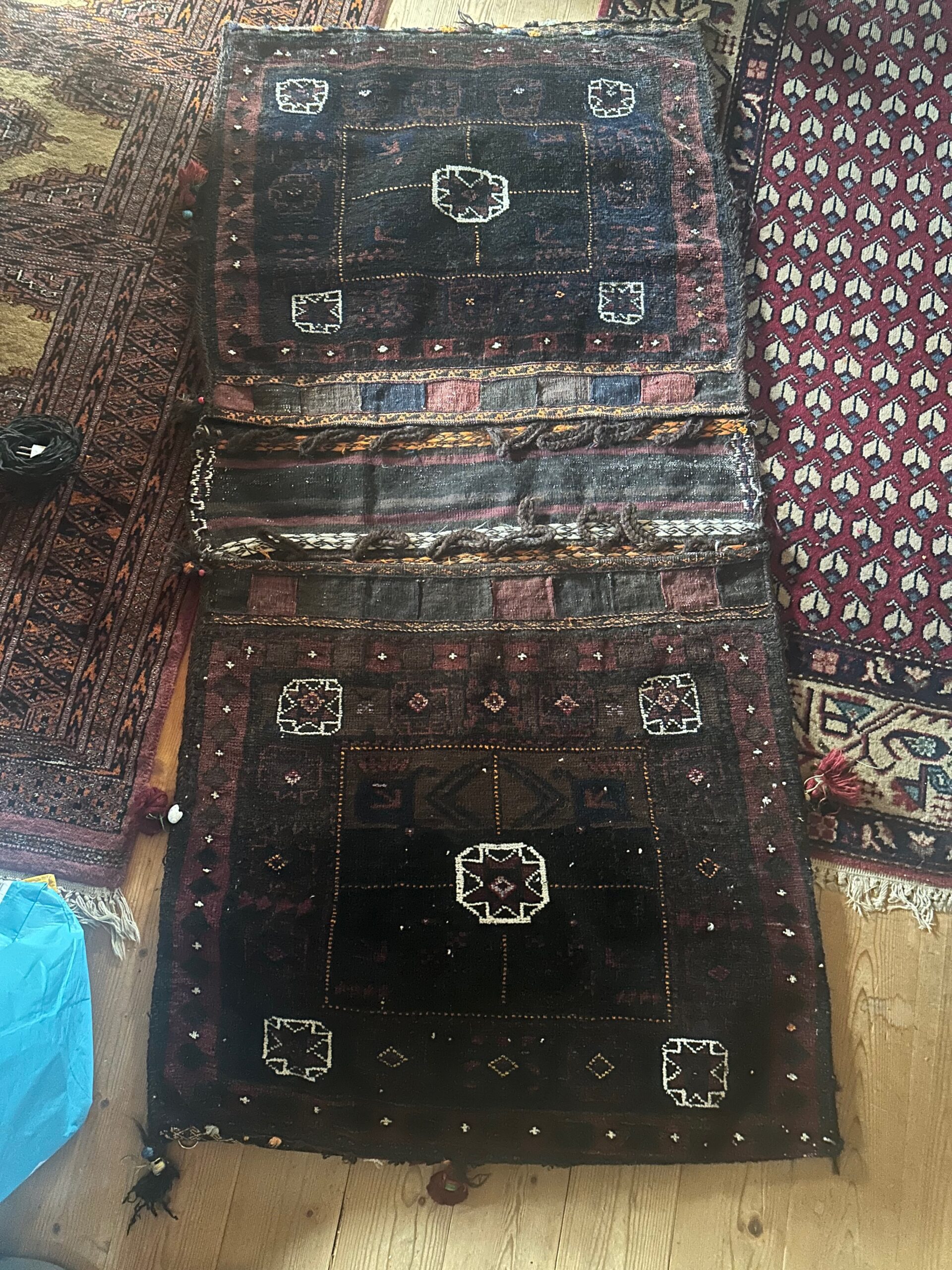 antique-Baluch-Saddlebag-Persia-
